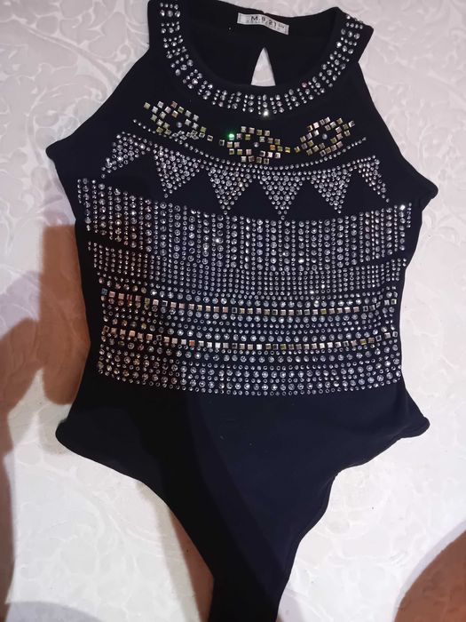 Черно боди с камъни