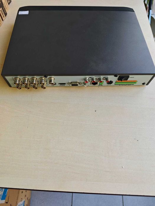 DVR DS-7208HQHI-K1 Hikvision 8 канален + 4IP камери.