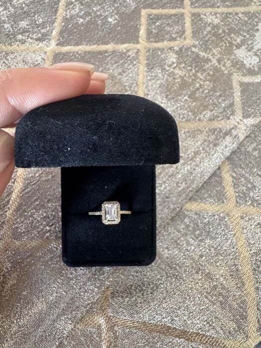 Златен пръстен с цирконий