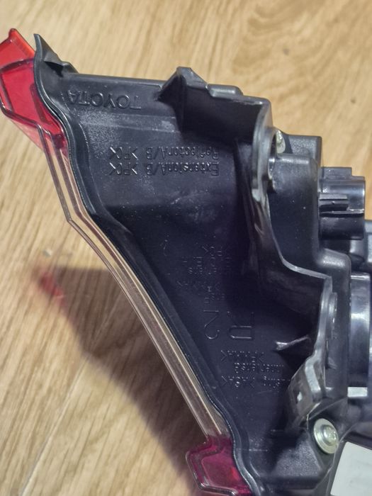 Продам задний фонарь Camry 80