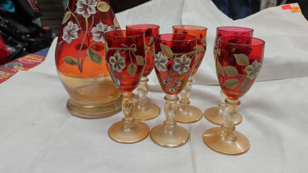 Сервиз шише с шест чаши