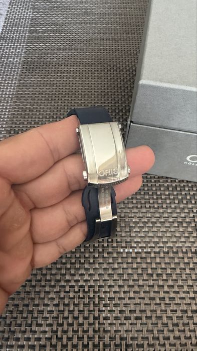 Часовник Oris aquis date 43