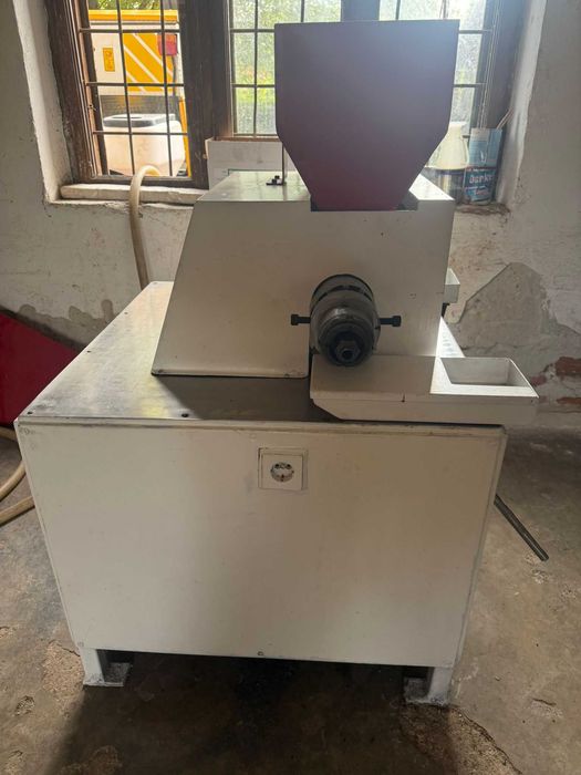 Presa de ulei la rece cu 2 capete si selector de seminte STIMEL
