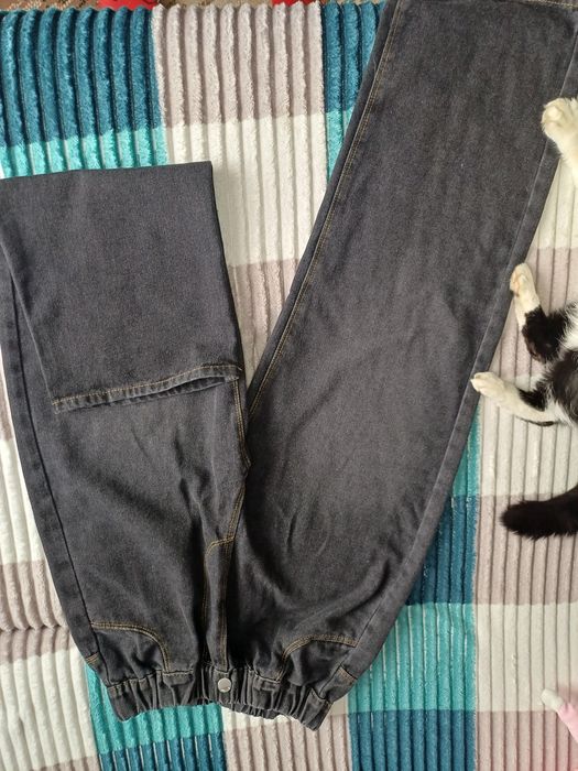 Продам джинсы детские