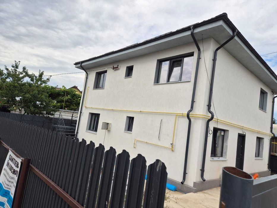 Vand casa cu 2 apartamente independente