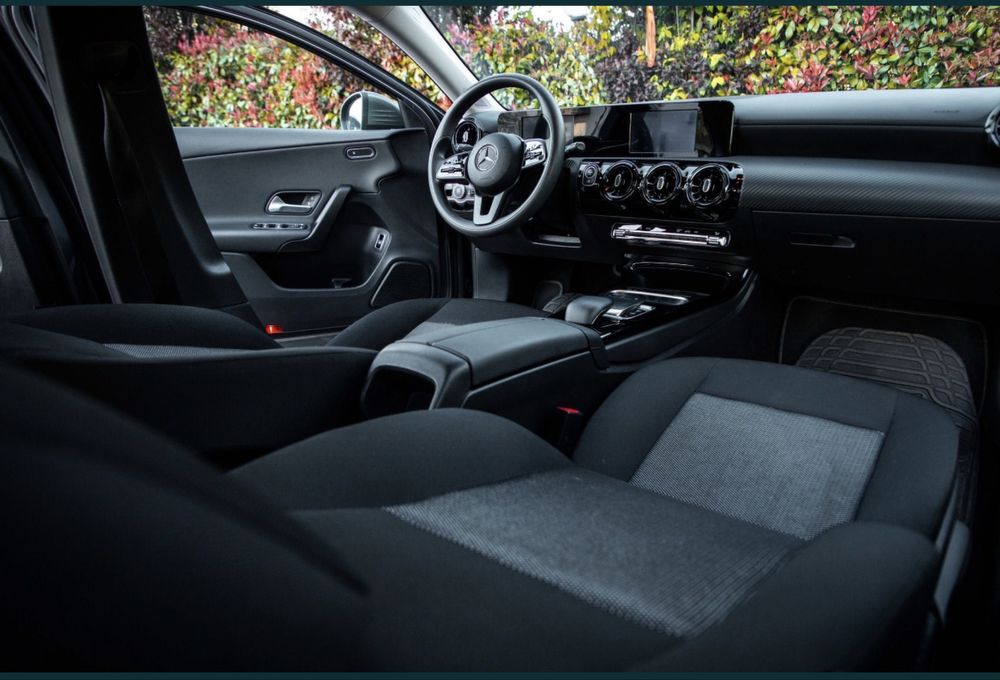 Vand Mercedes Benz A class berlina  2019 proprietate personala