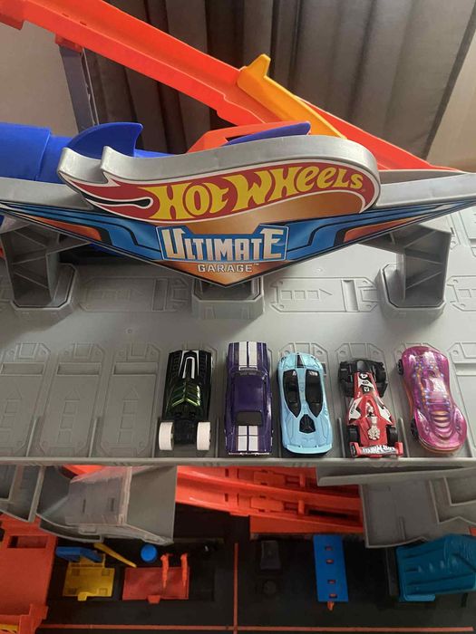 Писта Hot Wheels Ultimate Garage