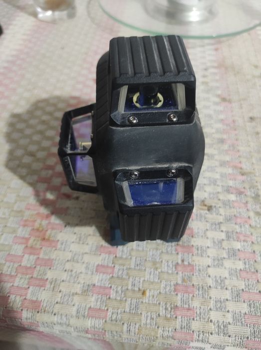 Vând laser Bosch GLL 3-80