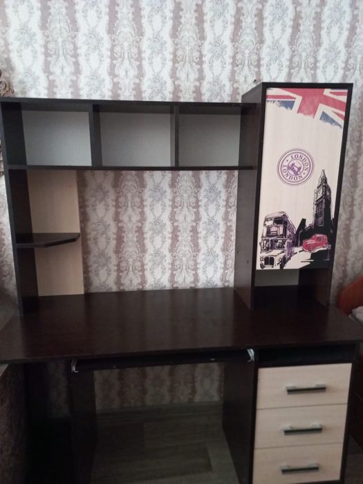 Стол, с полками и шкафчиками