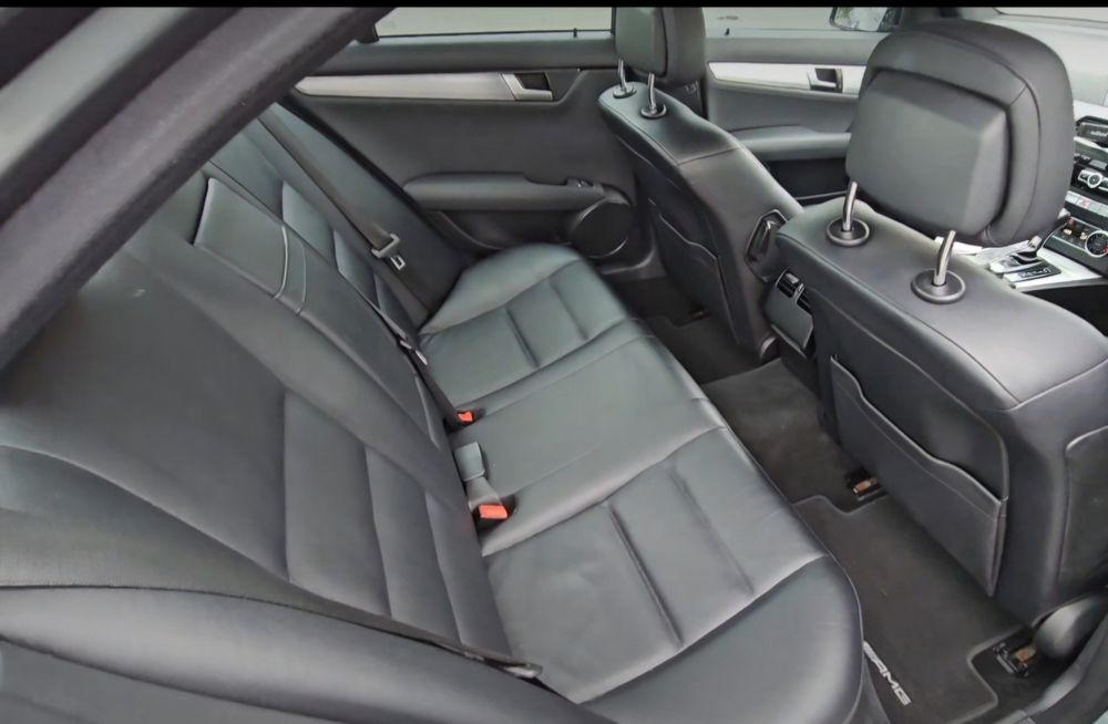 Dezmembrez Mercedes C220 CDI...Motor...Far...Bară...Jante...Triplă...