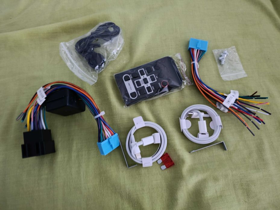 CarPlay / Android Auto радио 6.36” + Rear View Camera + Wireless Adapter (ПОДАРЪК)