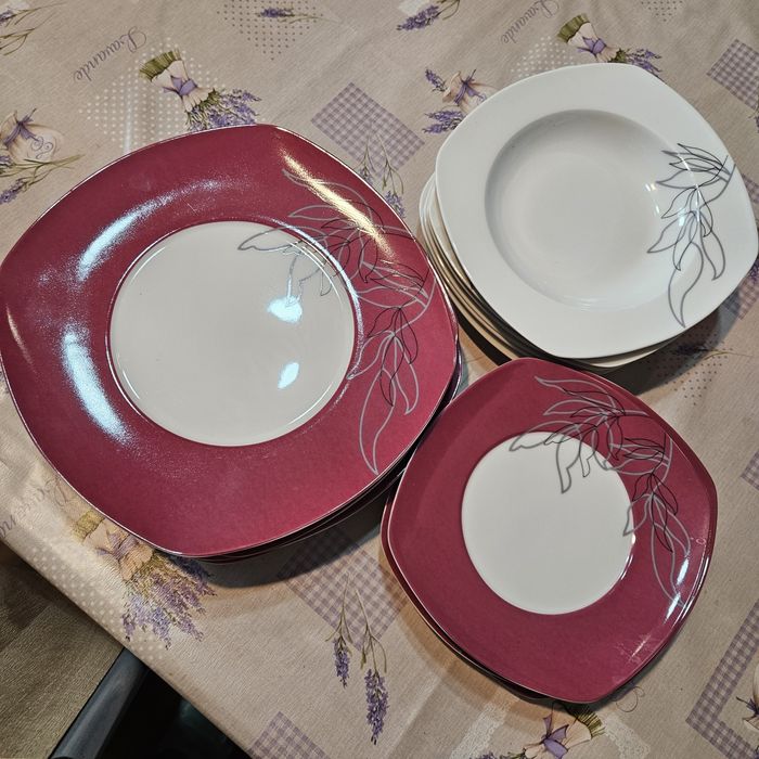 Vând seturi farfurii pentru 6 persoane