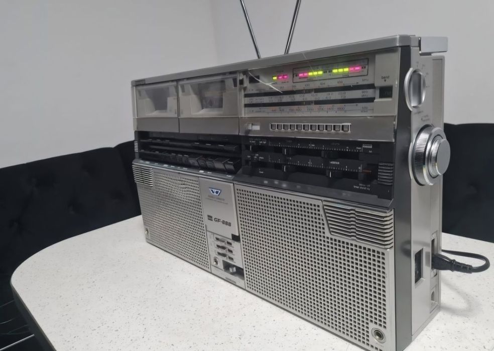 Radio casetofon Sharp GF-666