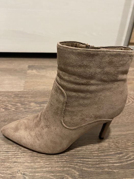 Продавам велурени дамски боти