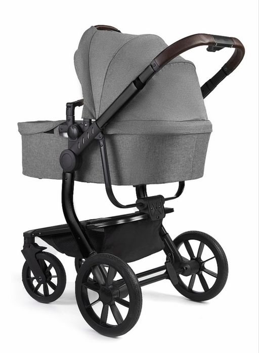 Продам коляску детскую 3 в 1