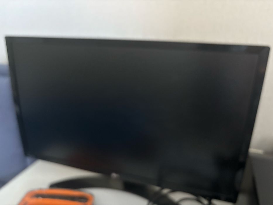 Продам манитор lg экран сломано за 5000 тг