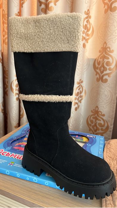 Продается женские сапоги