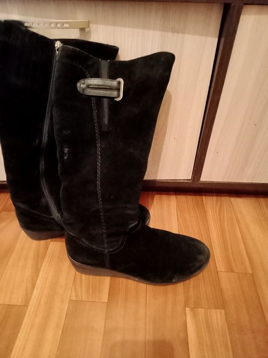 Замшевые сапоги,40 р.3000 т.