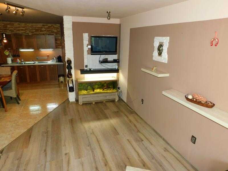Дава се под наем Тристаен апартамент в Бургас, Лазур - 100 кв.м за 612 € - Снимка #3