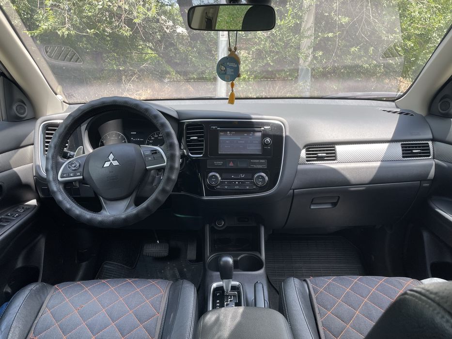 Mitsubishi Outlander 3