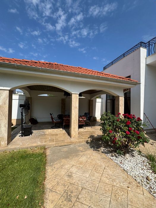 Vila de lux deosebita cu cinema  str salcamilor  la Dudu Chiajna