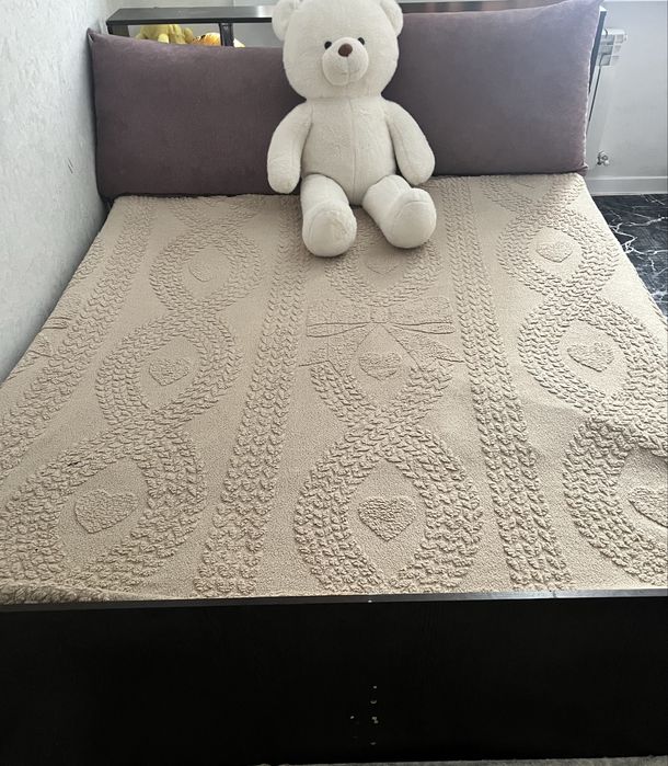 Продам кровать с матрассом