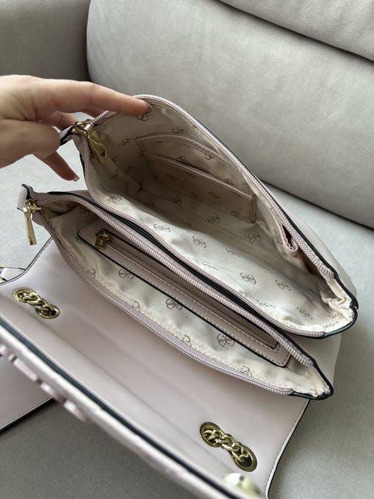 Оригинална чанта Guess