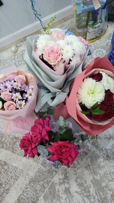 Гүлдер сатылады.