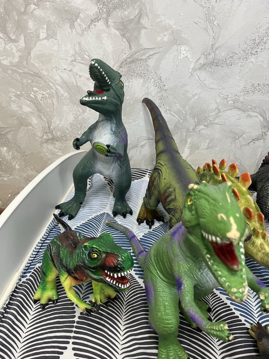 Продам колекцию динозавров