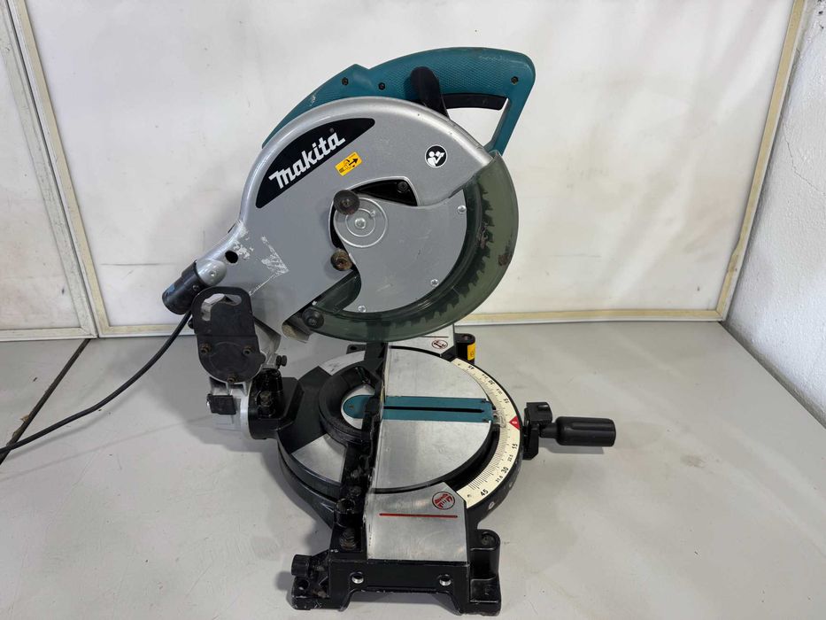 Циркуляр пендула - Makita MLS100/ 1500W / 255 mm