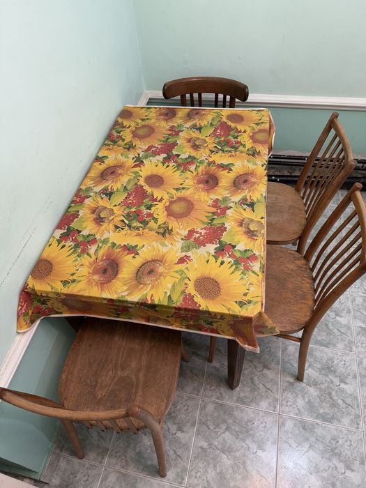 Кухонный стол и 4 стула