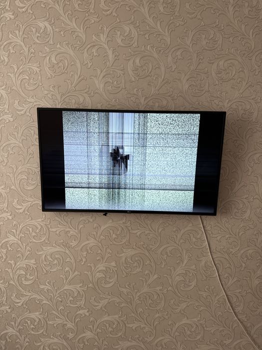 Продам телевизор LG на запчасти