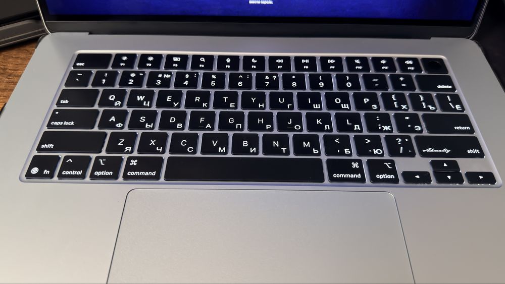 Macbook AIR m4 sotiladi