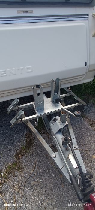 Продавам стойка за два велосипеда за каравана.