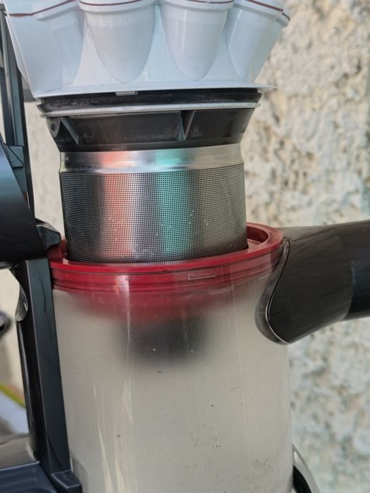 Вертикална прахосмукачка Dyson V8 Advanced