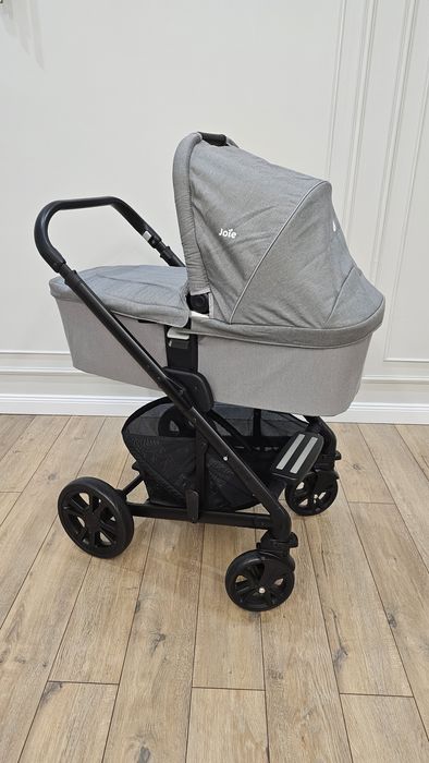 Продам коляску Joie