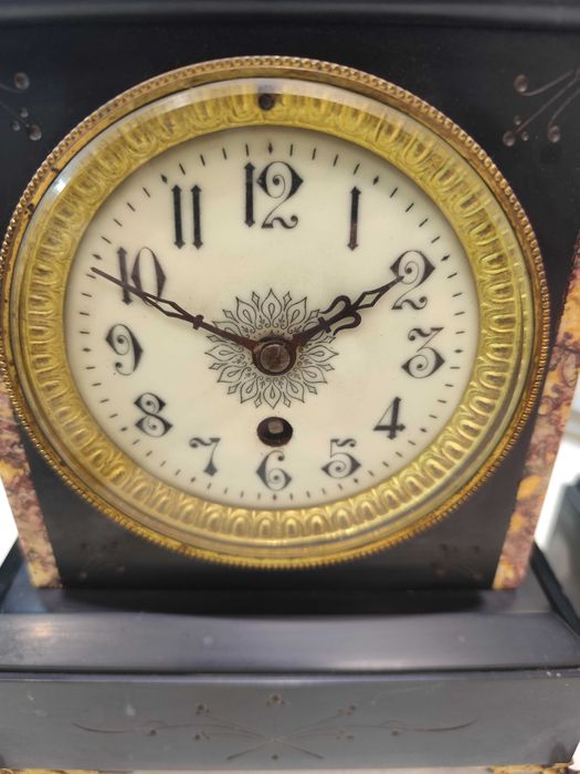 Каминен Френски часовник