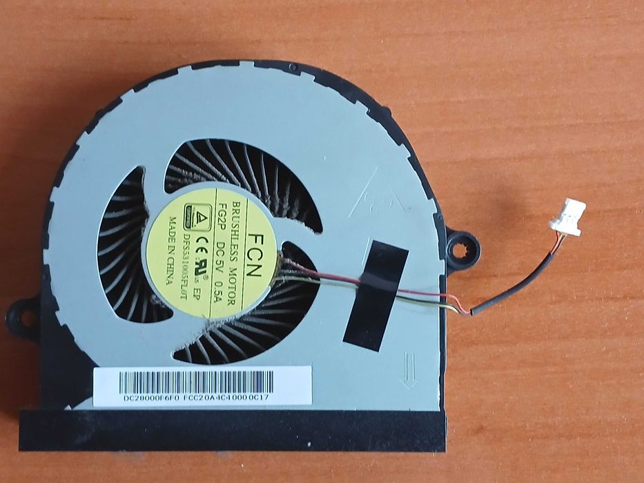 Acer E5- 572 на части, повредено дъно