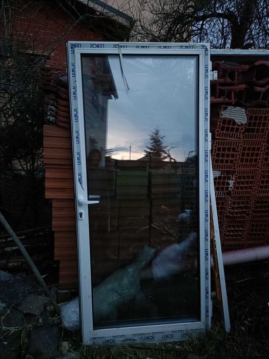 Външна стъклена врата