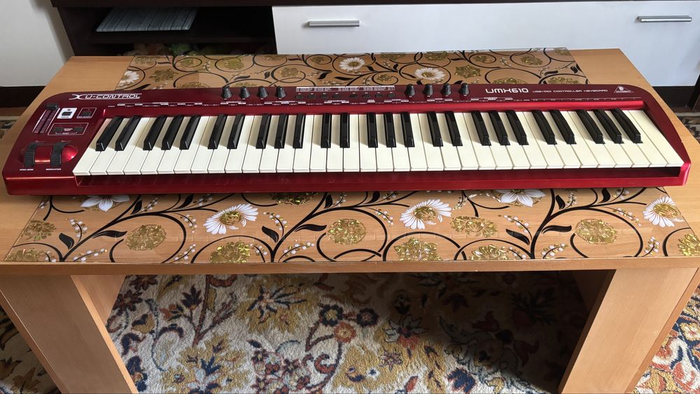 Orgă Midi Behringer UMX610
