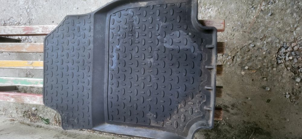 Полики от тойота рав 4