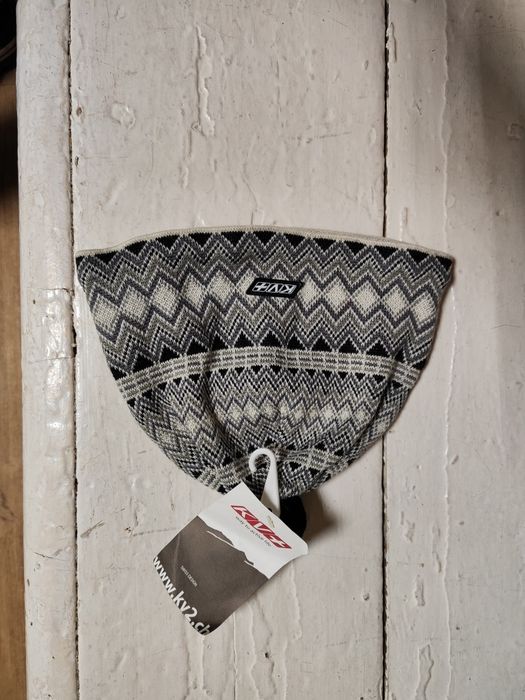 Продаются спортивные шапочки