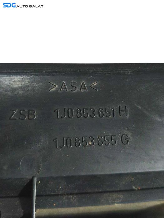 Grila Centrala cu Sigla Emblema de pe Bara Spoiler Volkswagen Golf 4 2001 - 2006 Cod 1J0853651H 1J0853655G [LR1355]