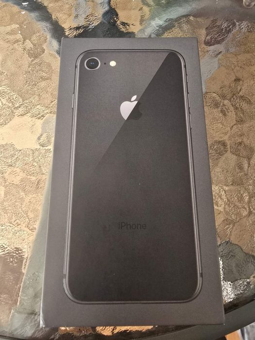 Iphone 8.      .
