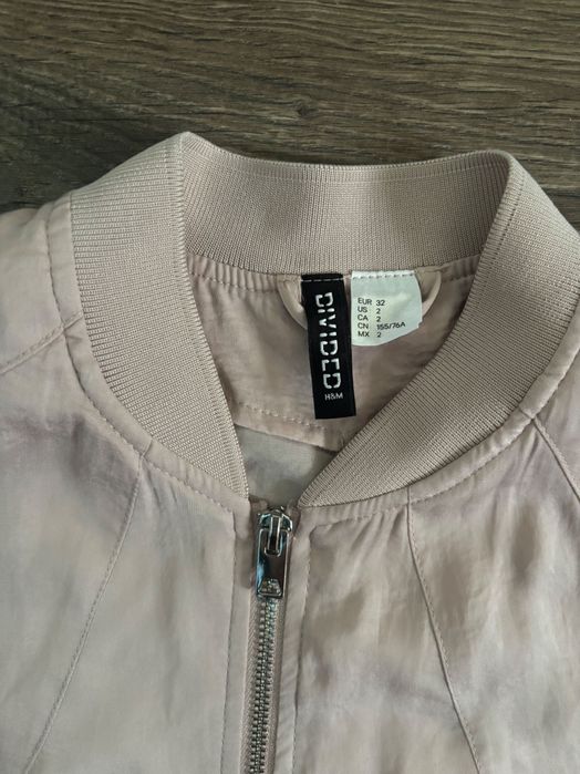 Лятно сатенено яке H&M