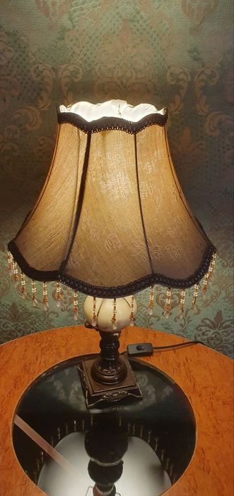 Настольный светильник