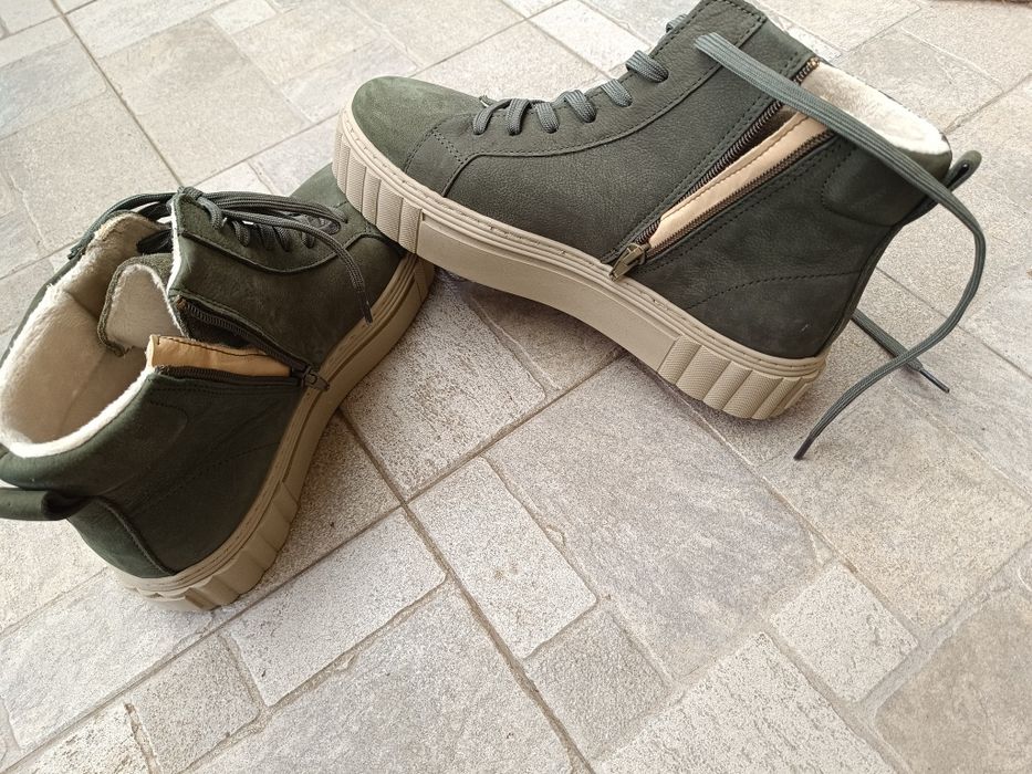 Ghete NOI culoarea verde cu șiret și fermoar Tamaris