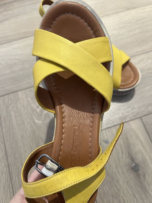 Босоножки женские