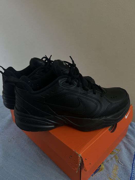 Кроссовки NIKE MONARCH IV(42 размер)