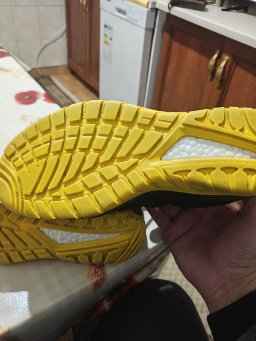 Vând bocanci cu protecție Nr. 37,5